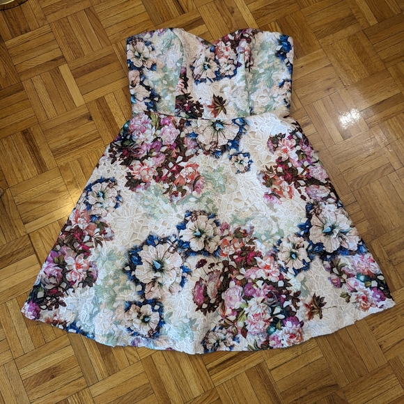 Stunning Sweetheart Dress - Picture 4 of 12